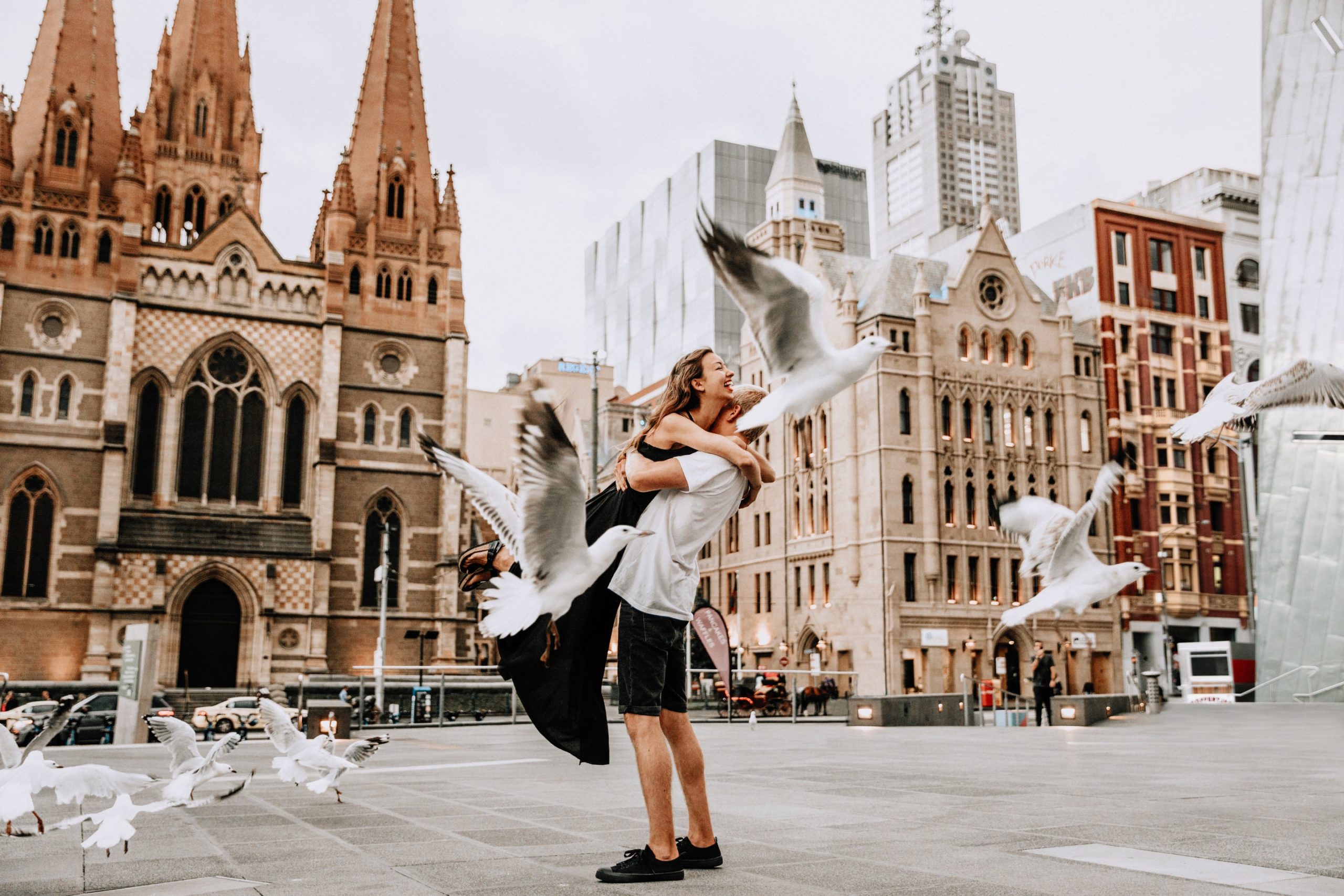 couple in Melbourne city centre hugging